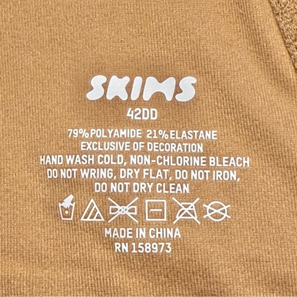 SKIMS Fits Everybody T-Shirt Bra in Ochre - Picture 6 of 6